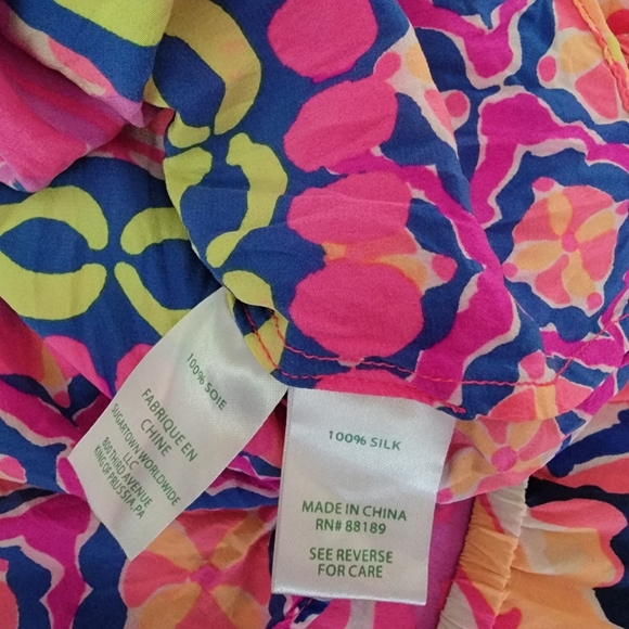 Lilly Pulitzer Size Medium 100% Silk Off Shoulder Bomb Shell Engineered Top - Picture 8 of 8